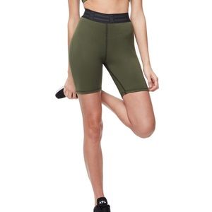 Good American Olive002 Icon Bike Short